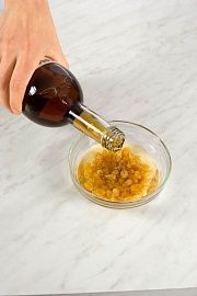 Приготовление блюда по рецепту - Ананас с мороженым и шоколадом. Шаг 2